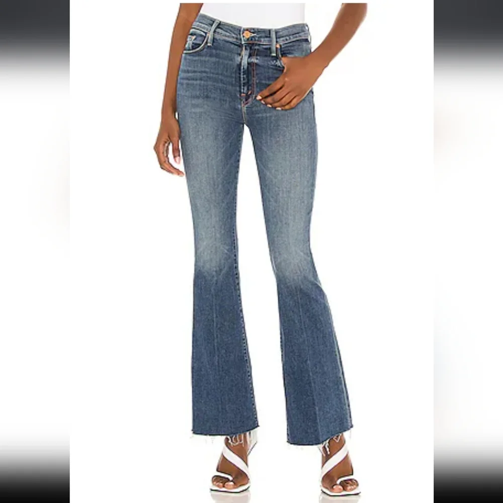 MOTHER The Weekender Fray Jeans in Walking On Coals - Picture 1 of 10